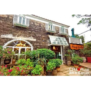 广西涠洲岛上的 “网红书房” 享受智慧阅读